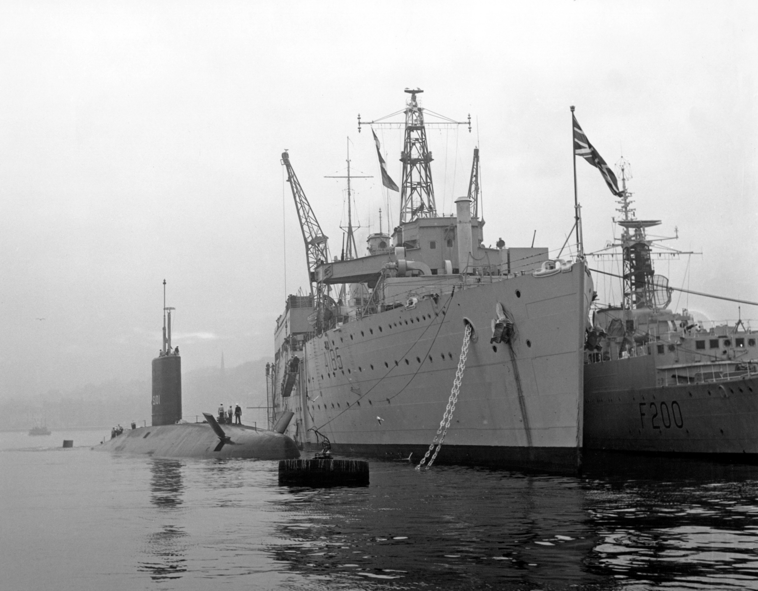 October 1960 - HMS Dreadnought, the UK's first nuclear submarine - Vimarsana News